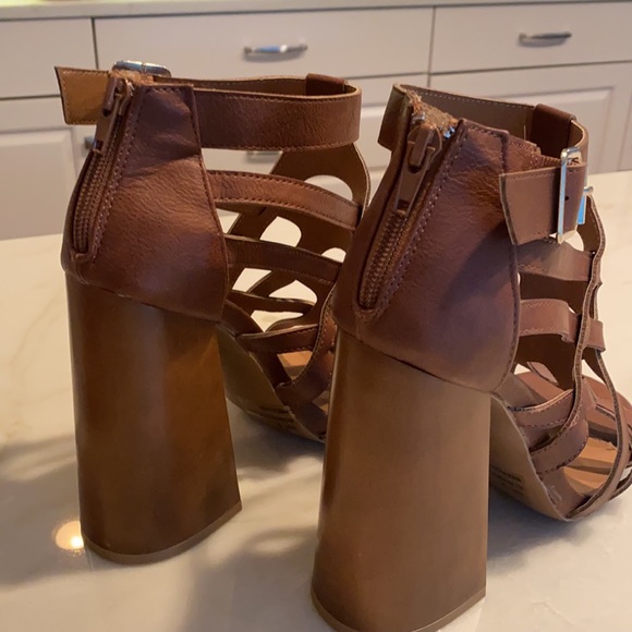 Size 9 gladiator style QUPID sandals size 9. Very good condition. - Picture 5 of 11